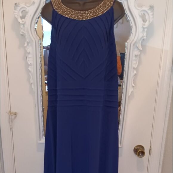 Navy Crisscross Patterned Evening Gown Plus Sz 16 - Beaded Neckline - Picture 4 of 13